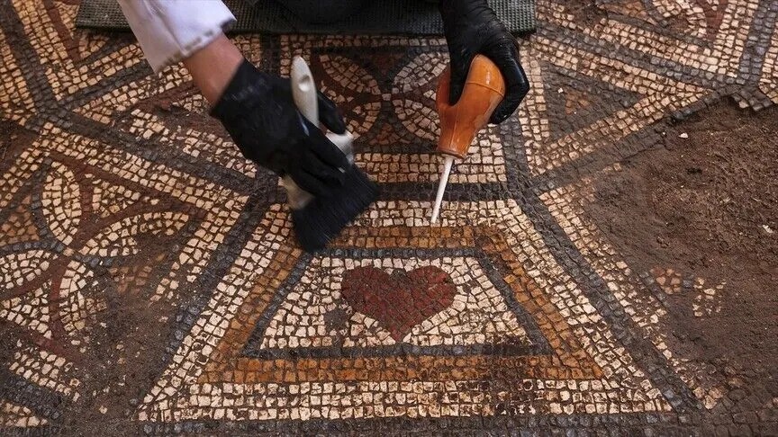 Smyrna Antik Kentinden 1500 Yıllık Mesaj: Aşk, Sadakat ve Kutsallığın Taşa Kazınmış Hafızası